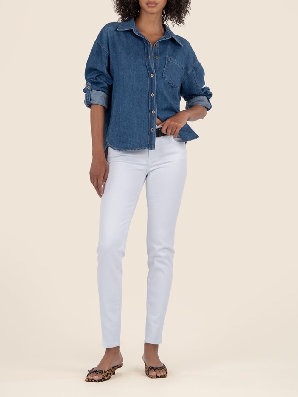 Kut from the Kloth Diana Mid Rise Relaxed Fit Skinny in Optic White Size 88 / Op